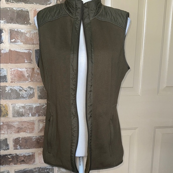 T by Talbots Olive Green Knit Sweater Vest Quilted Trim Zip Front Preppy Sz M - Picture 10 of 10